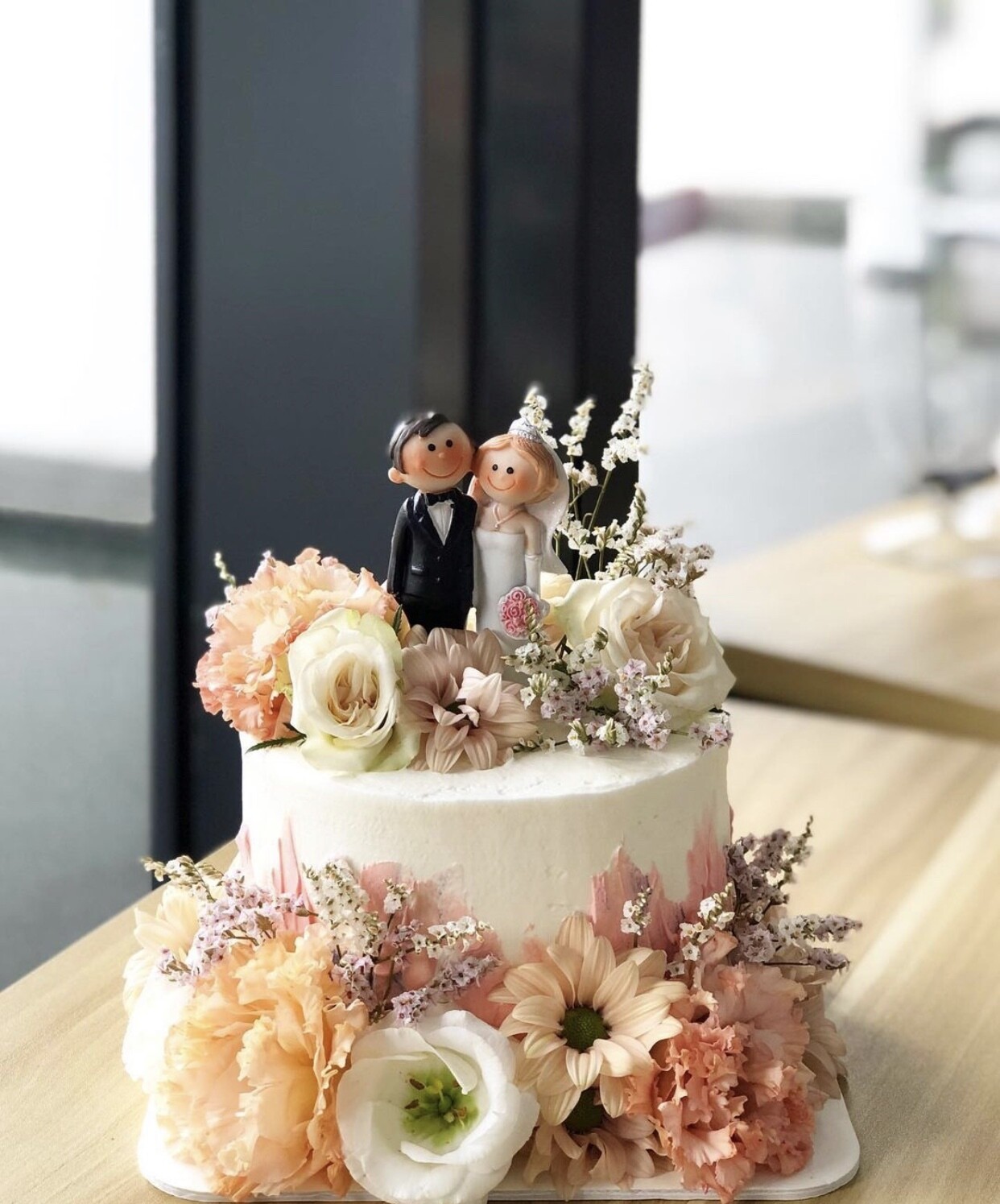 Wedding Couple 1 Mix Floral Cake