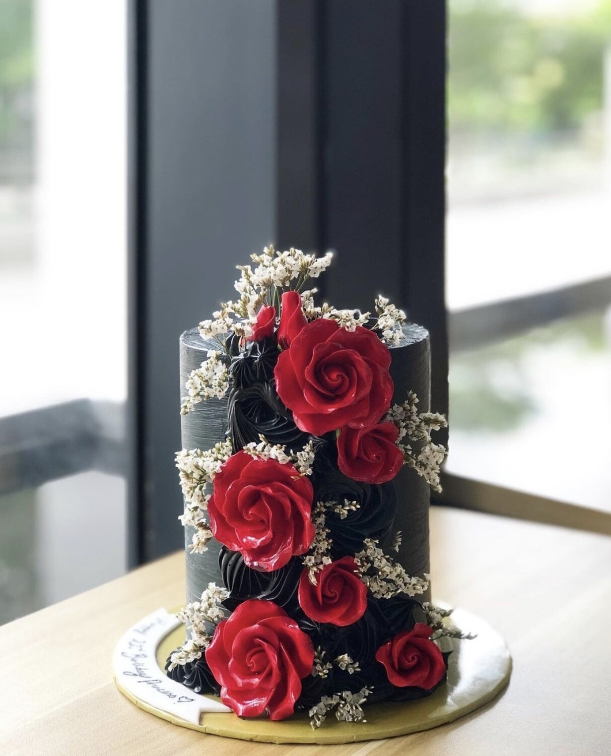 Red Roses Flow On Black Cake