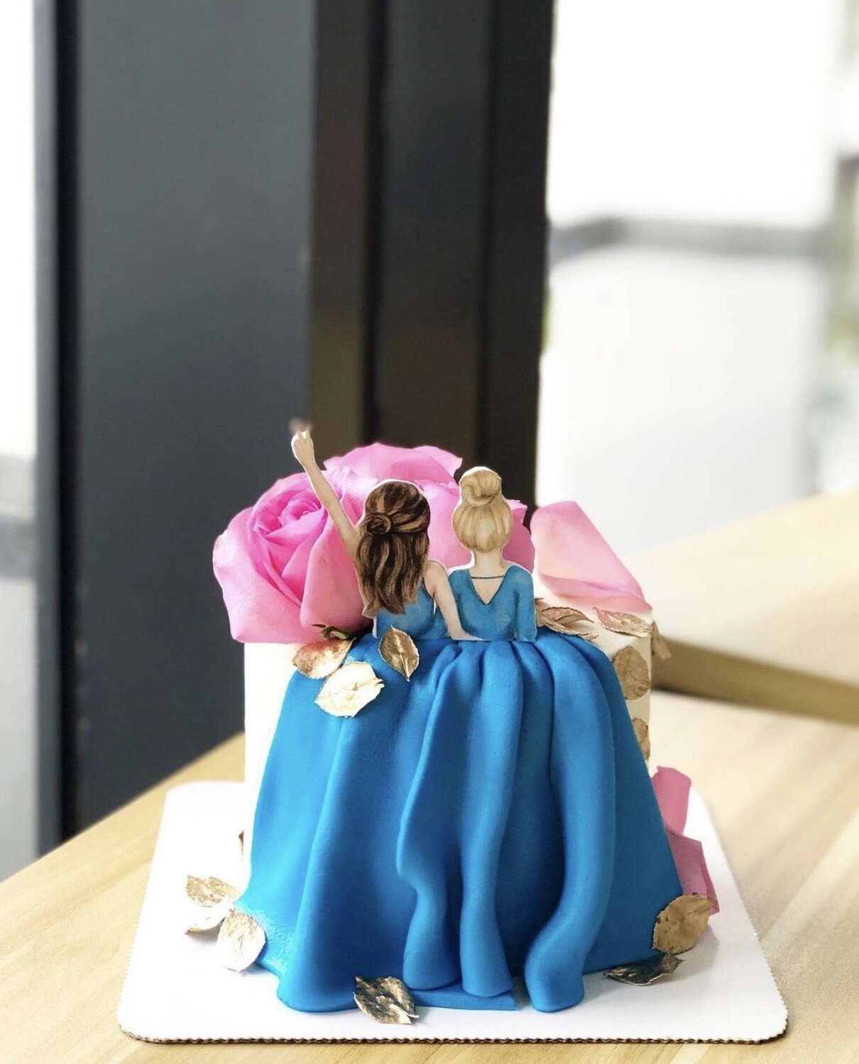 Bestie in Blue Cake