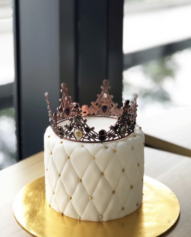 Pillow Crown Cake Pillow Crown Cake