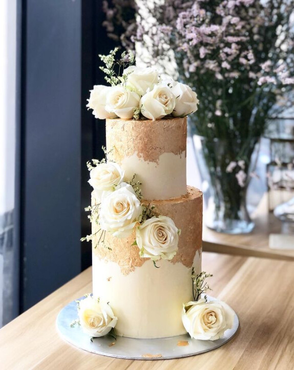 Gold Dress on White Cake In 2 Or 3 Tiers Cake Gold Dress on White Cake In 2 Or 3 Tiers Cake