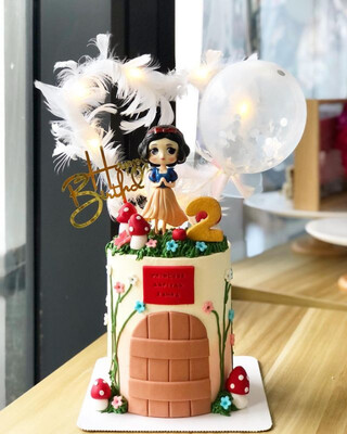 Disney - Snow White Cake 2