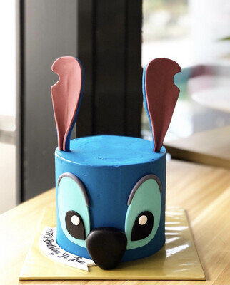 Disney - Lilo &amp; Stitch Cake 1