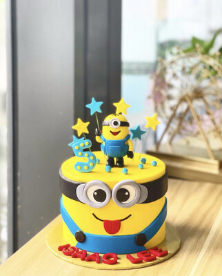 Minion Cake 2
