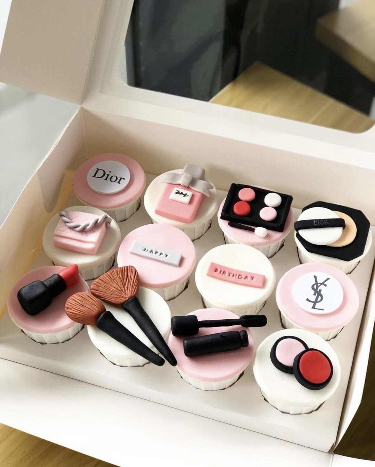 Brand - Makeup Cupcakes
