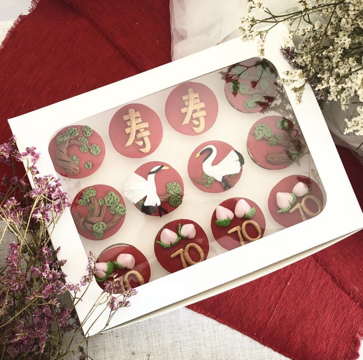 Chinese Shou Longevity Cupcakes