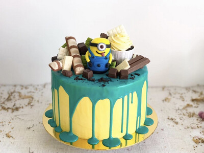 Minion Cake 3