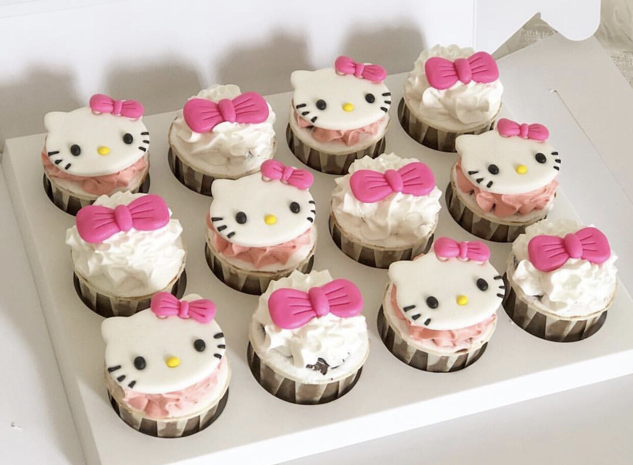 Hello Kitty Cupcakes 1