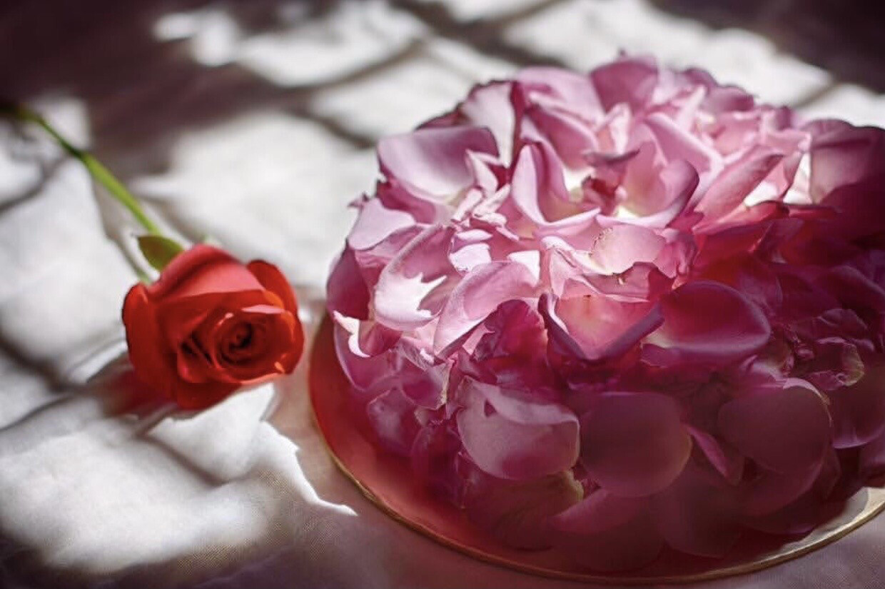 Rose Petals Cake
