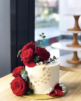 Roses Are Red Cake 1