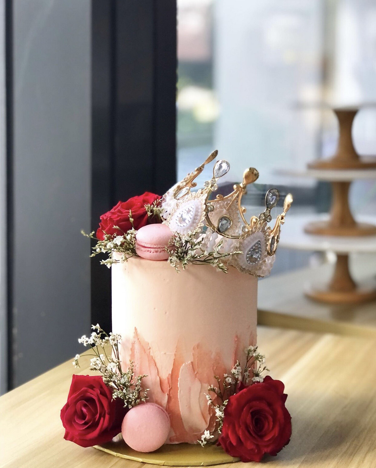 Red Roses And Crown Cake 2