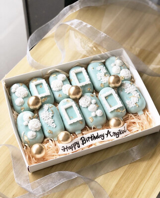 Rose Gold Cakesicles (12pcs)