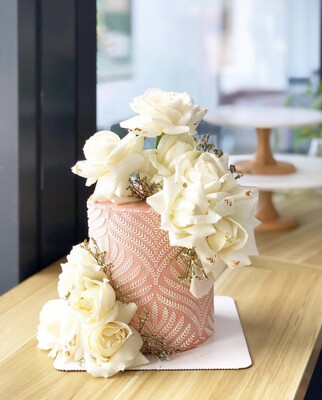 Off White Roses Print Cake