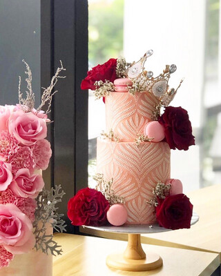 Roses and Crown in 2 Or 3 Tiers Cake