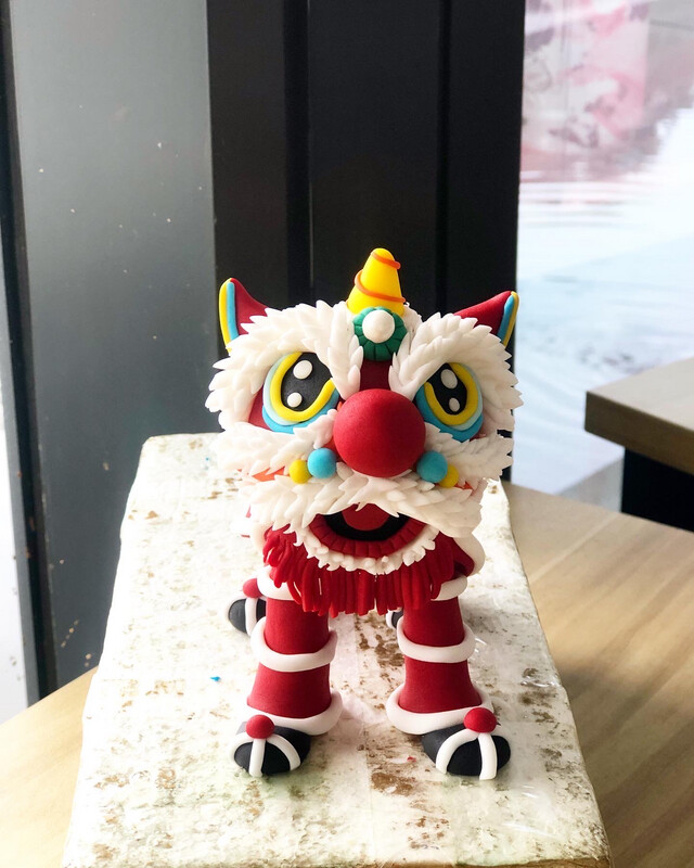 Fondant Figurine - Lion Dance