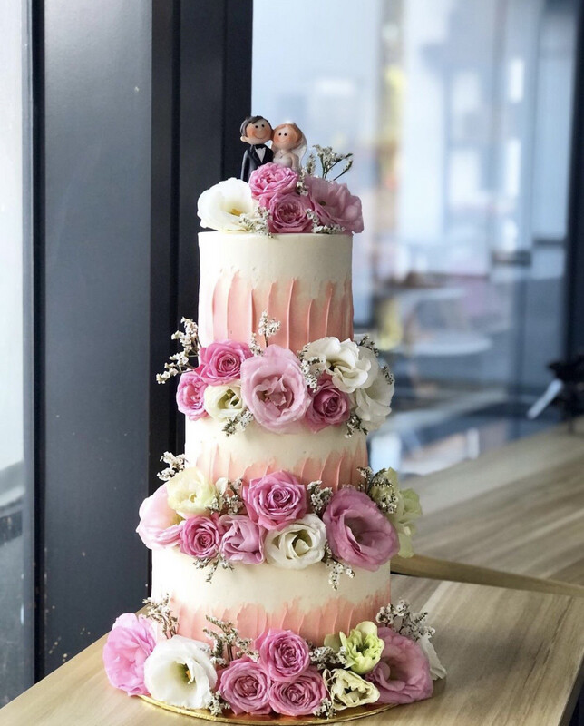 Wedding Couple Garden In 2 Or 3 Tiers Cake Wedding Couple Garden In 2 Or 3 Tiers Cake