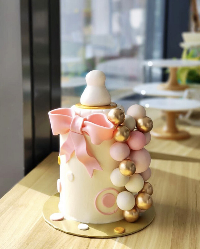 Baby Fullmoon 7 Bottle Cake Baby Fullmoon 7 Bottle Cake