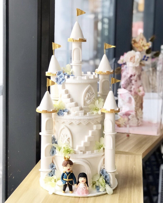 Disney - Castle Cake 2 - King &amp; Princess In 3 (WhatsApp Order)
