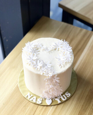 Snow Flakes White Cake
