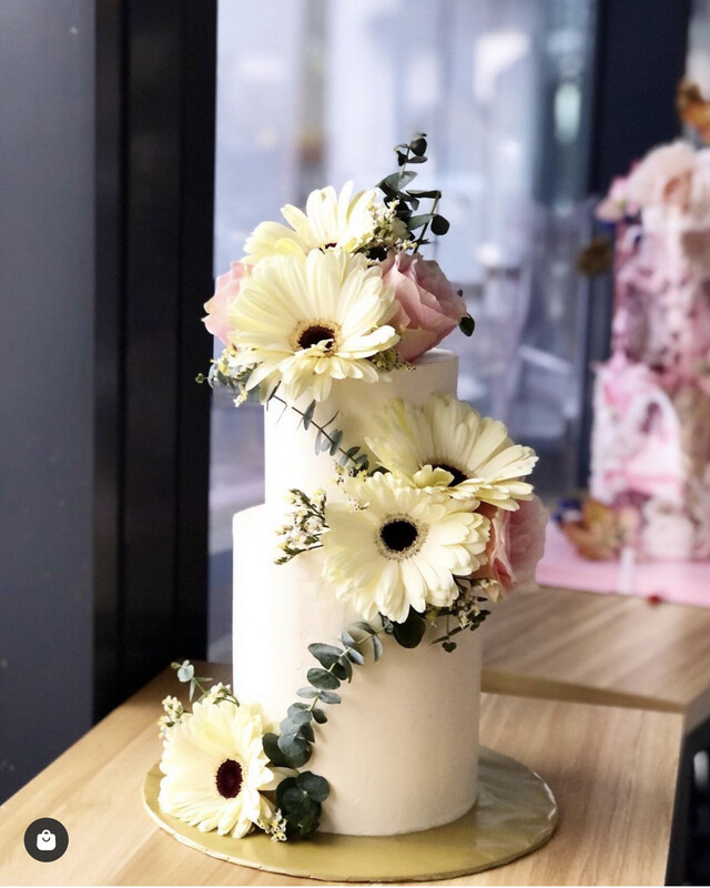 Daisy in 2 Or 3 Tiers Cake Daisy in 2 Or 3 Tiers Cake