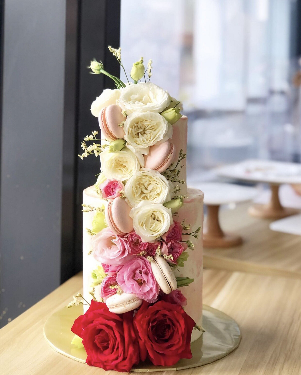 White Pink Red Rose Flower Flow in 2 Or 3 Tiers Cake