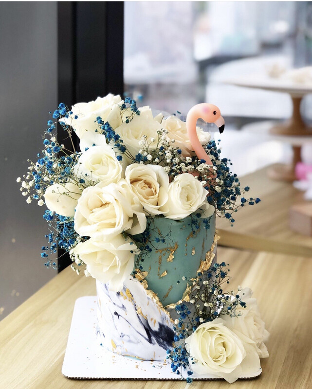 Flamingo / Swan Florishing Blue White Cake Flamingo / Swan Florishing Blue White Cake