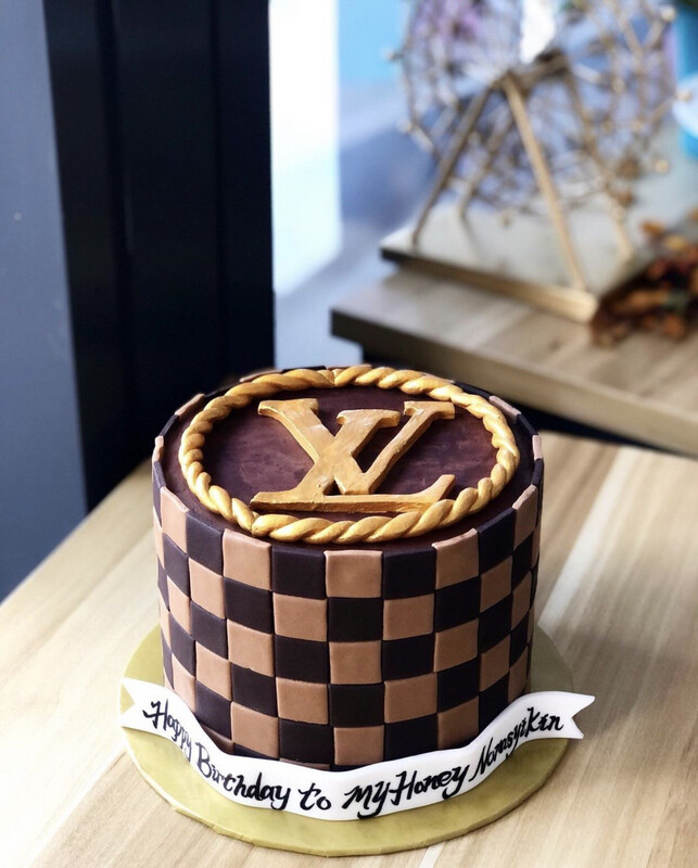 Brand - LV Louis Vuitton Cake 1 Brand - LV Louis Vuitton Cake 1