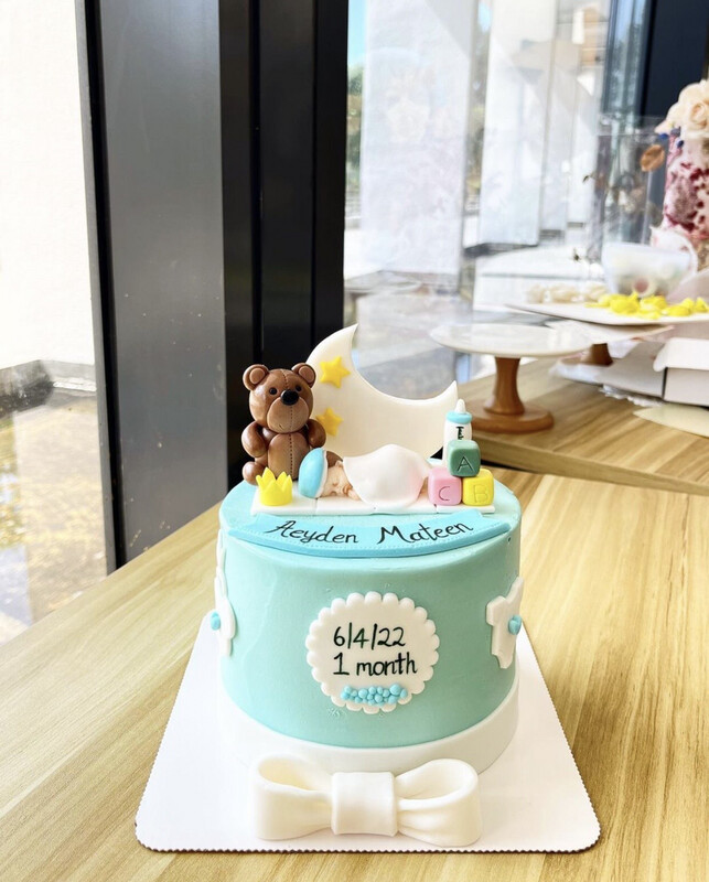 Baby Fullmoon 5 Sleeping Cake Baby Fullmoon 5 Sleeping Cake