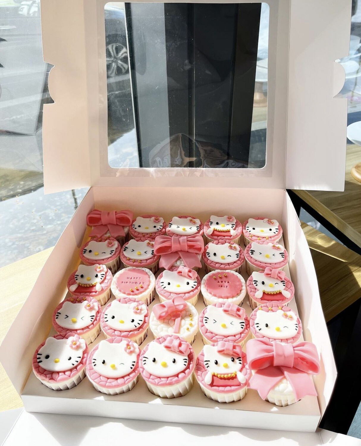 Hello Kitty Cupcakes 2