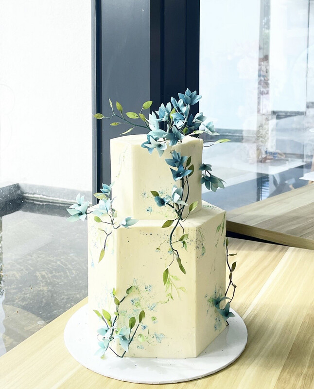 Hexagon Gloria in 2 Or 3 Tiers Cake Hexagon Gloria in 2 Or 3 Tiers Cake