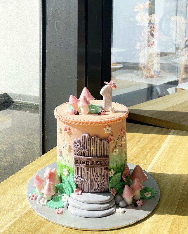 Baby Fullmoon 6 Mushroom House Cake Baby Fullmoon 6 Mushroom House Cake