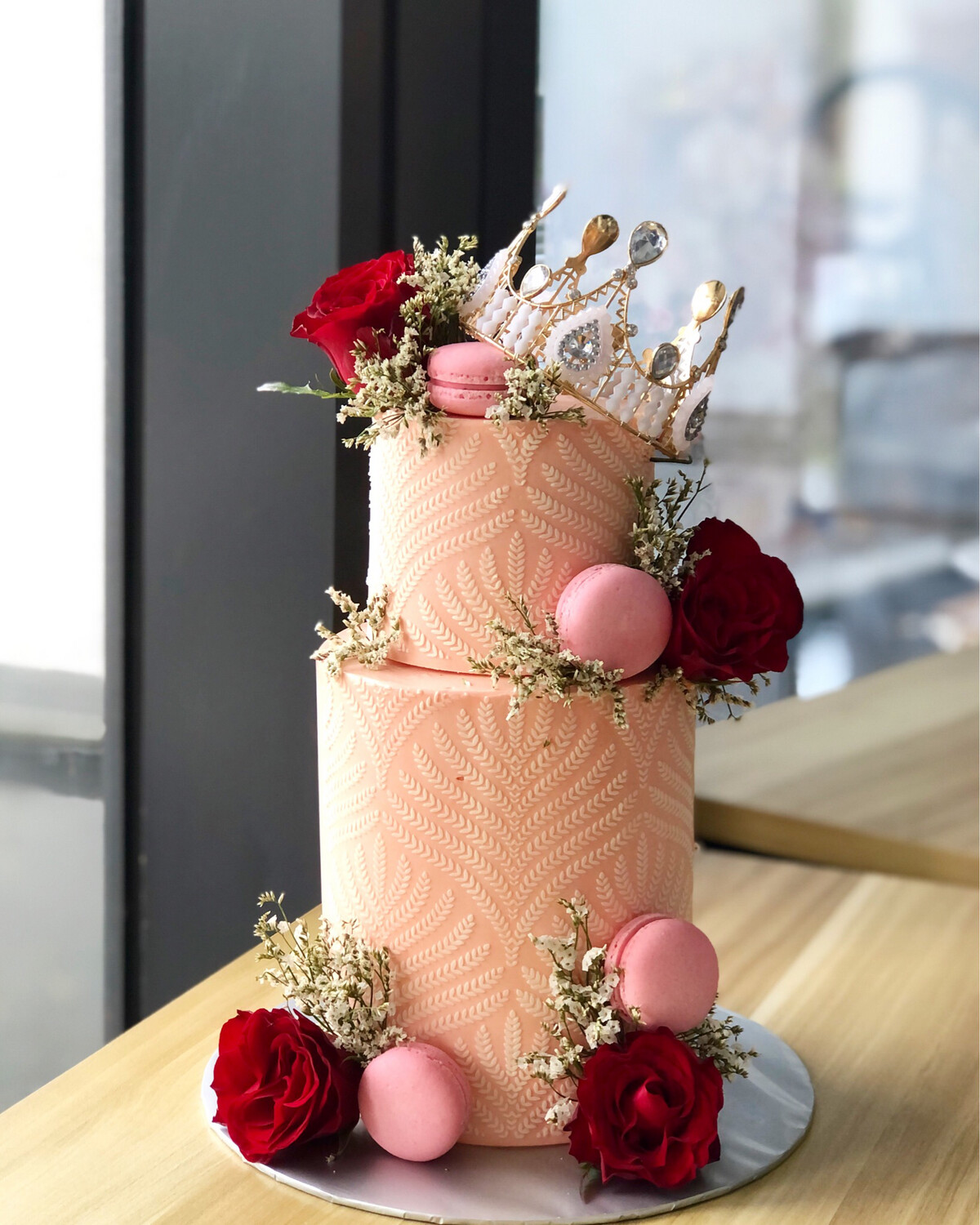 Roses and Crown in 2 Or 3 Tiers Cake