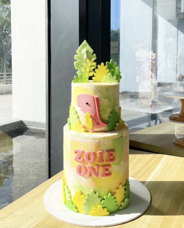 Dinosaur in 2 Or 3 Tiers Cake Dinosaur in 2 Or 3 Tiers Cake