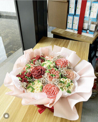 Buttercream Flower Cupcakes Bouquet