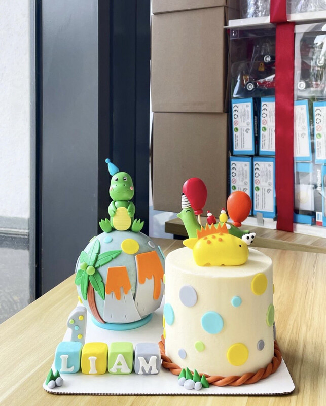 Dinosaur Cake 7 Pinata / Piñata Dinosaur Cake 7 Pinata / Piñata