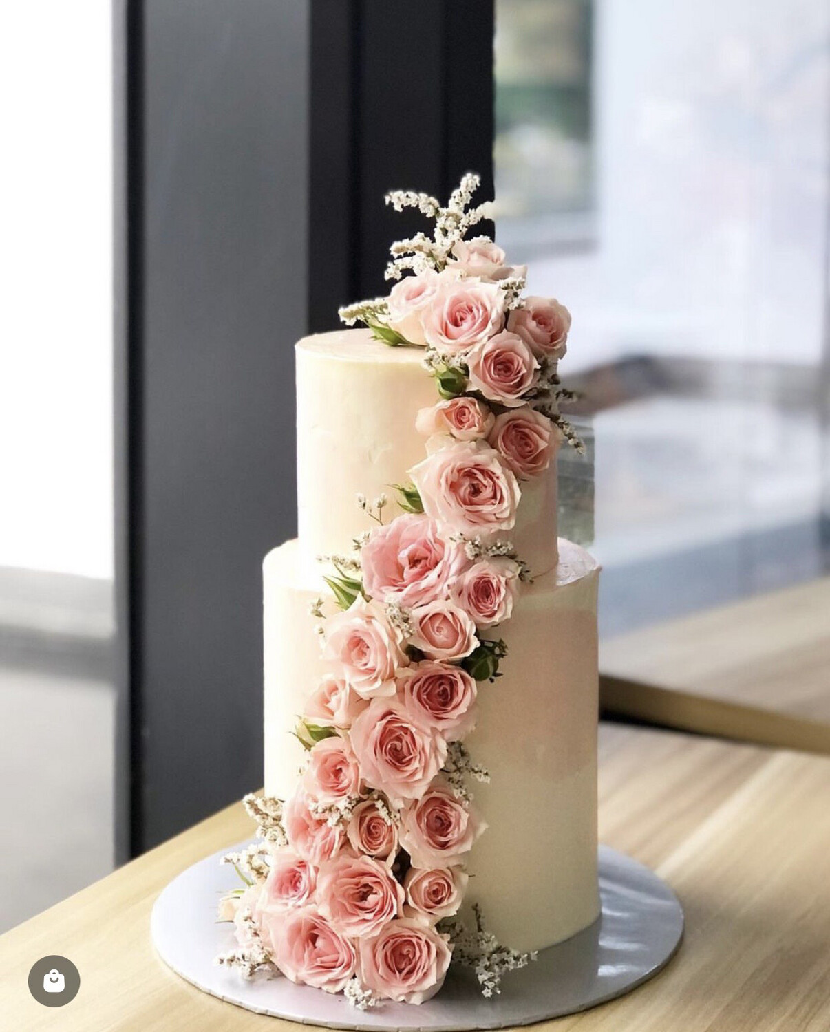 Garden Rose Flow Tilt in 2 Or 3 Tiers Cake