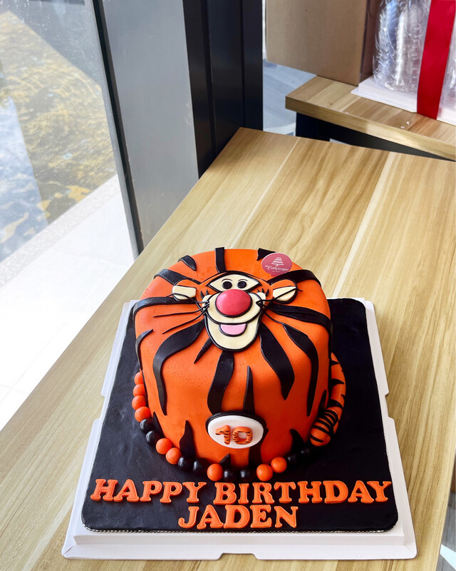 Disney - Winnie the Pooh Cake 4