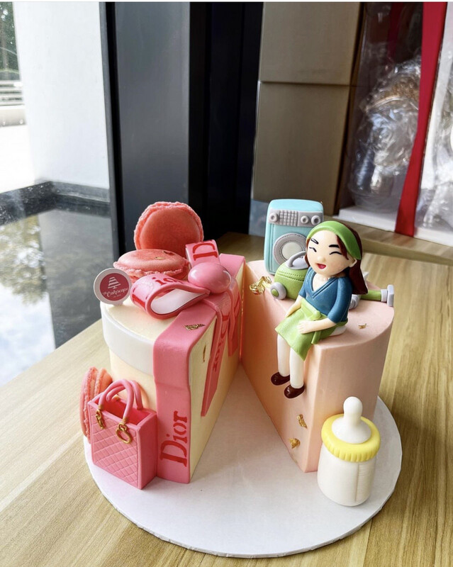 Hybrid Cake - Brand Dior Bag / Mom Housewife Hybrid Cake - Brand Dior Bag / Mom Housewife
