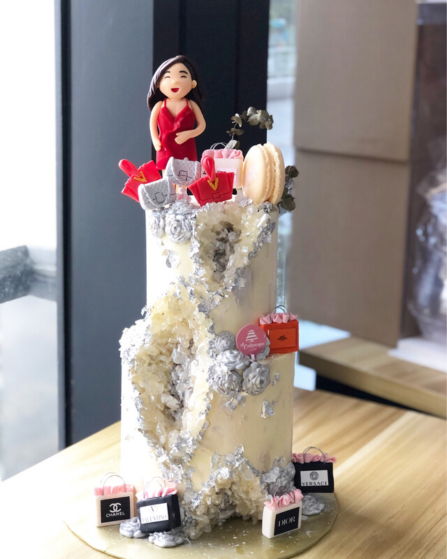 Brand - Silver Crystal And Shopping Bag Cake In 2 Tiers Brand - Silver Crystal And Shopping Bag Cake In 2 Tiers