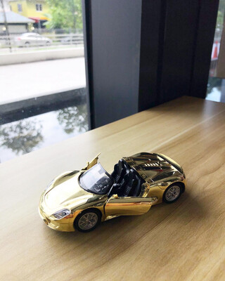 Topper - Car 1 - Gold Porsche