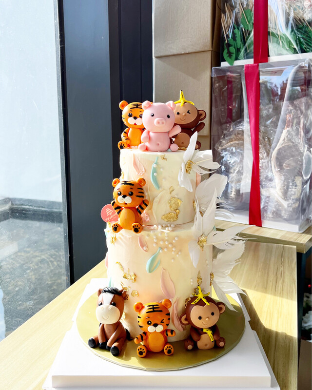 Animal Safari Jungle Cake 11 In 2 tiers Animal Safari Jungle Cake 11 In 2 tiers