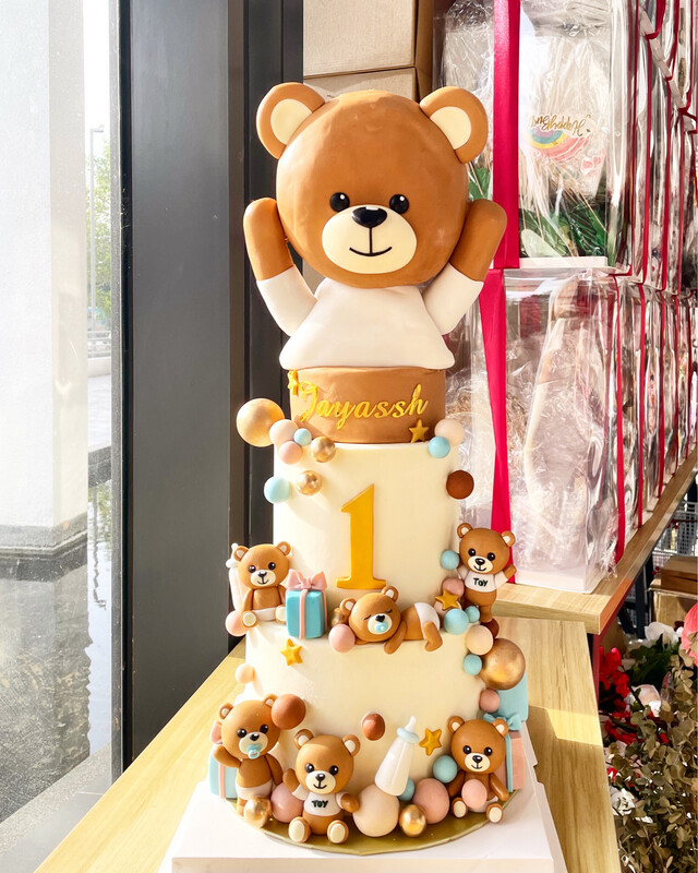 Baby Bear Fullmoon Cake In 2 Or 3 Tiers - Family Baby Bear Fullmoon Cake In 2 Or 3 Tiers - Family