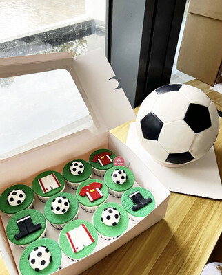 Football Cupcakes Or Pinata / Piñata Set