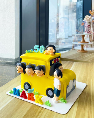 Student School Bus Cake 1