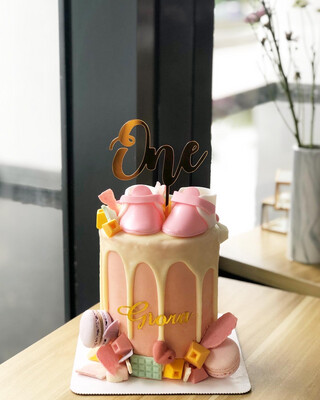Baby Fullmoon 14 Shoes Cake
