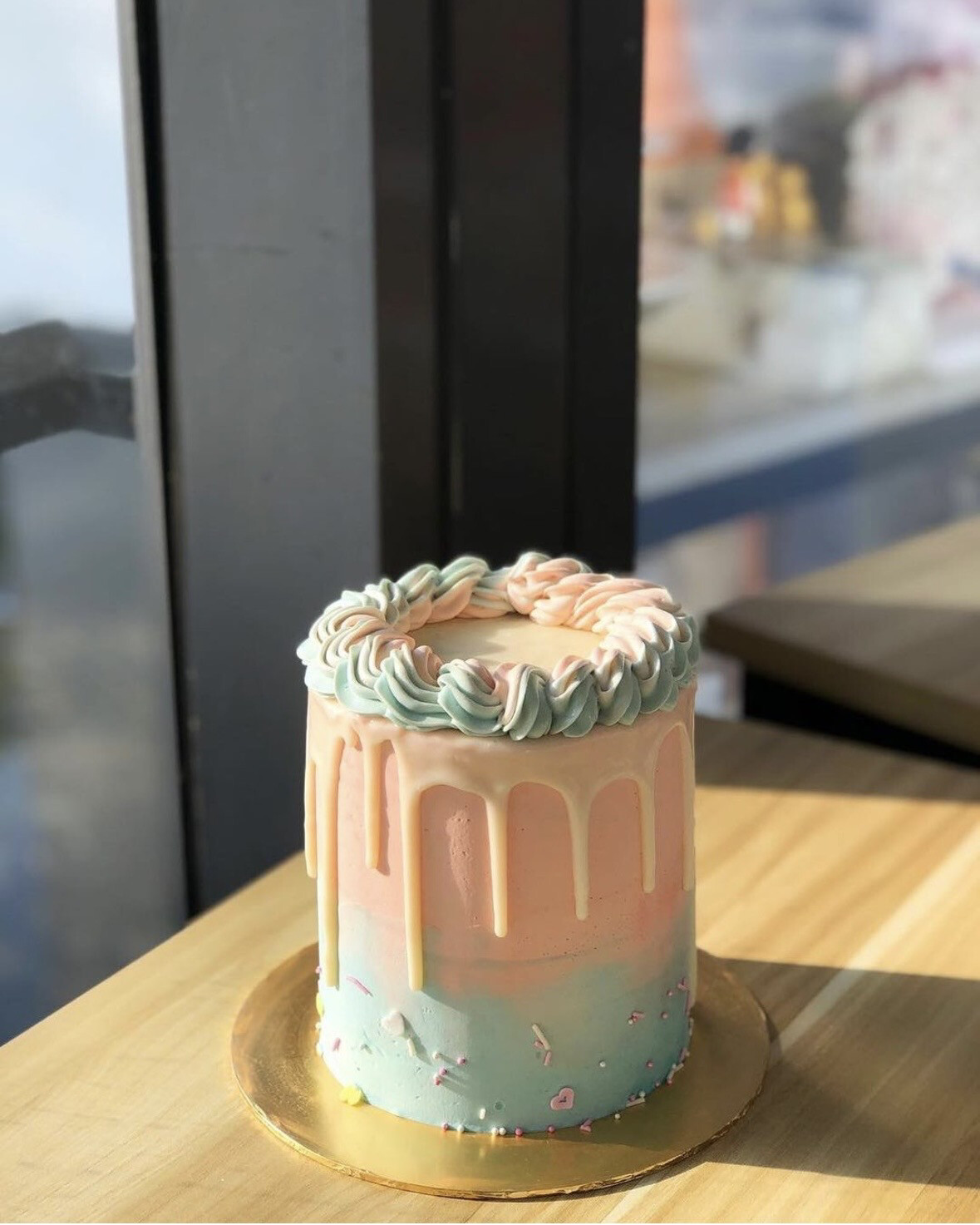Pregnancy Mom To Be Baby Gender Reveal Cake 4
