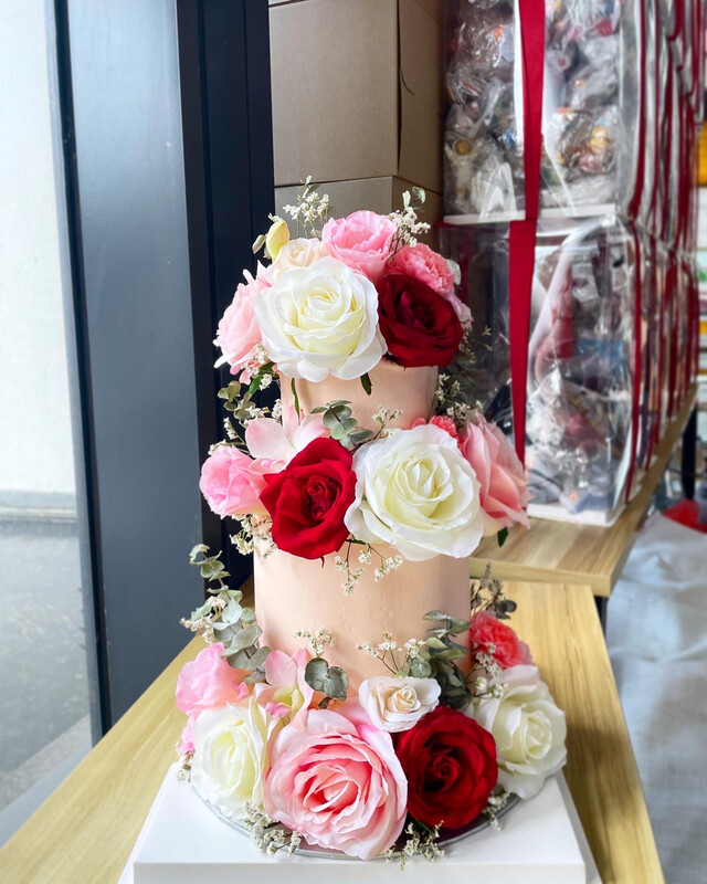 Secret Garden in 2 Or 3 Tiers Cake Secret Garden in 2 Or 3 Tiers Cake