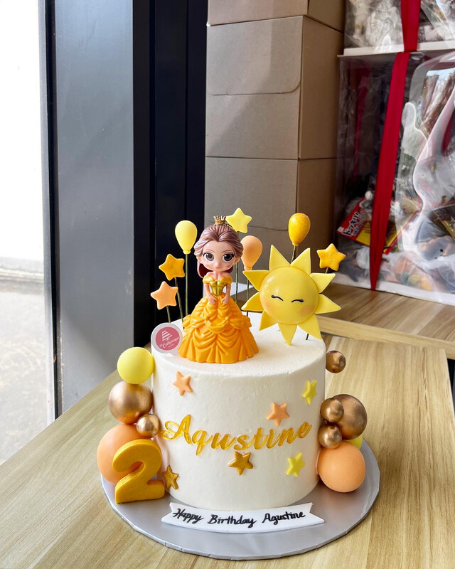 Disney - Belle Beauty And The Beast Cake 2