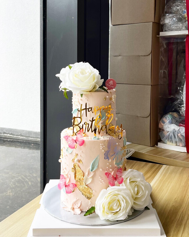 Butterfly Cake in 2 Or 3 Tiers Cake (topper Included) Butterfly Cake in 2 Or 3 Tiers Cake (topper Included)