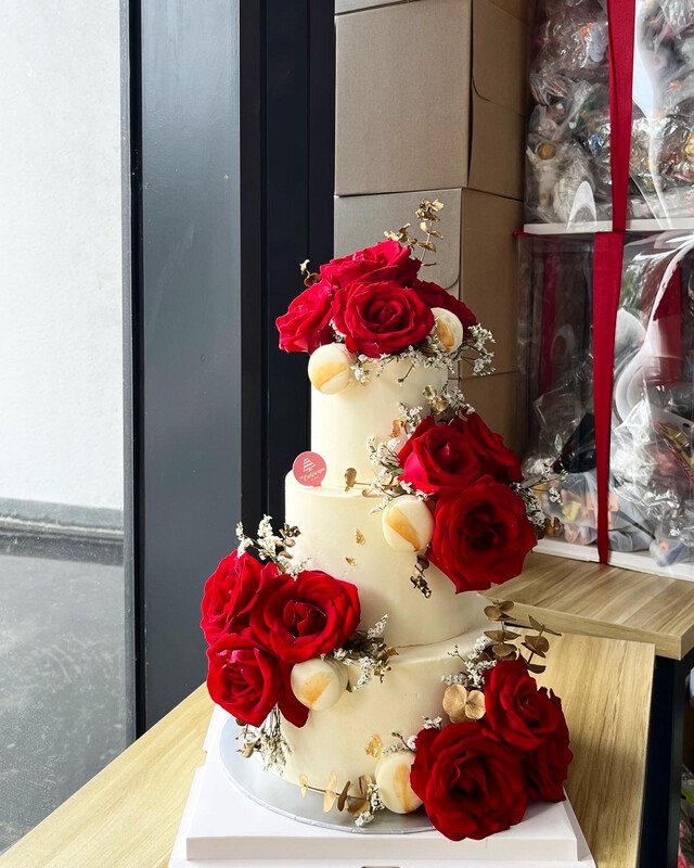 Red Stacy in 2 Or 3 Tiers Cake Red Stacy in 2 Or 3 Tiers Cake